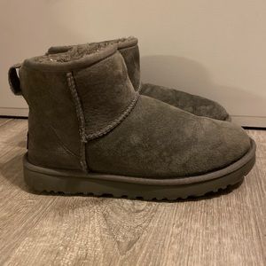 Ugg grey shortie boot size 8